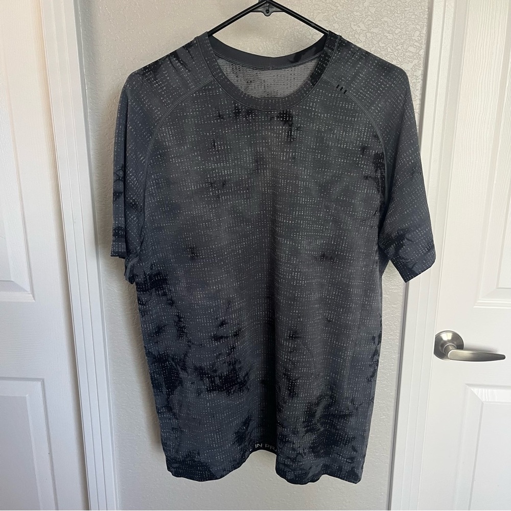 Lululemon Men's Tech Shirt Live In Practice Gray & Black Size L